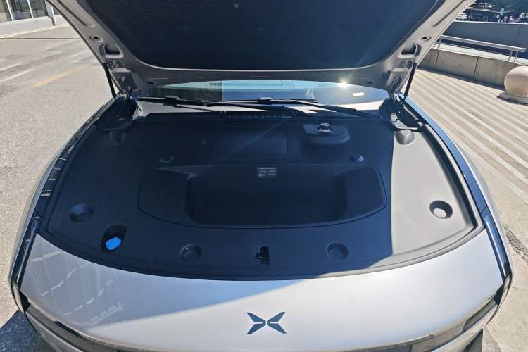 Used XPeng P7 2025 Model—820 Ultra Long Range Ultra Engine Bay