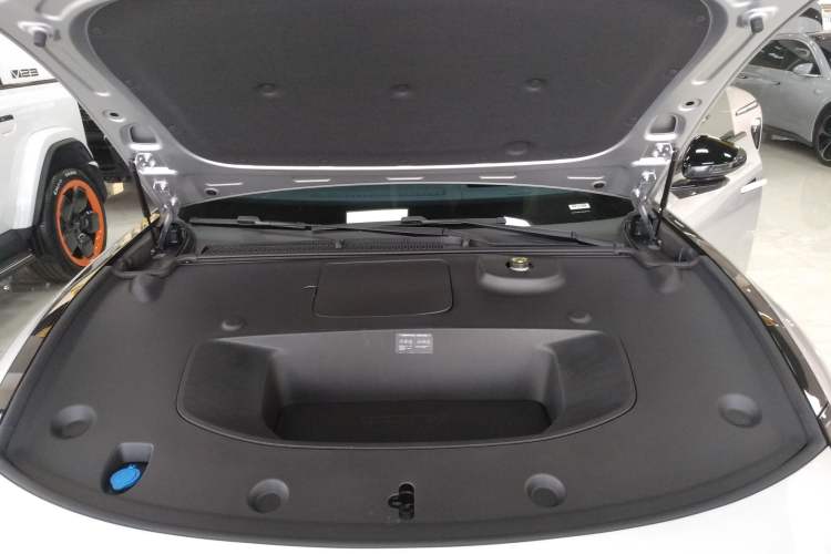 Used XPeng P7 2025 Model—702 Long Range Ultra Engine Bay