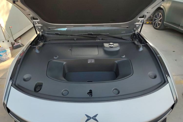 Used XPeng P7 2025 Model—750 All-Wheel-Drive High-Performance Ultra Engine Bay