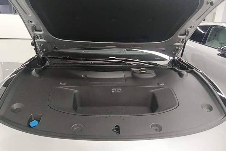 Used XPeng P7 2025 Model—702 Long Range Ultra Engine Bay