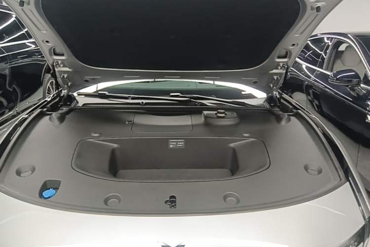 Used XPeng P7 2025 Model—702 Long Range Ultra Engine Bay