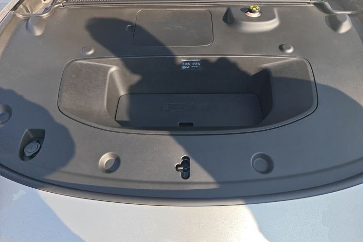Used XPeng P7 2025 Model—750 All-Wheel-Drive High-Performance Ultra Engine Bay