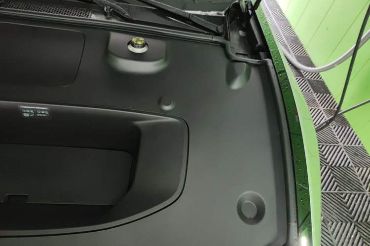 Used XPeng P7 2025 Model—750 All-Wheel-Drive High-Performance Ultra Engine Bay Left