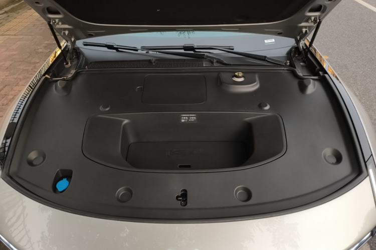 Used XPeng P7 2025 Model—820 Ultra Long Range Ultra Engine Bay