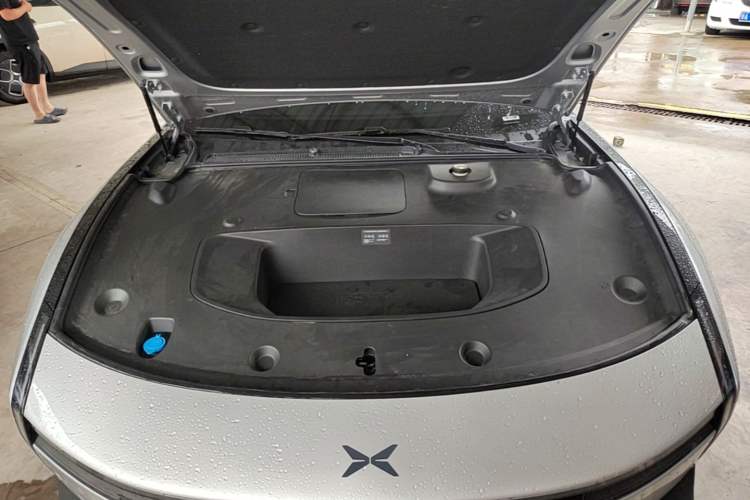 Used XPeng P7 2025 Model—702 Long Range Ultra Engine Bay