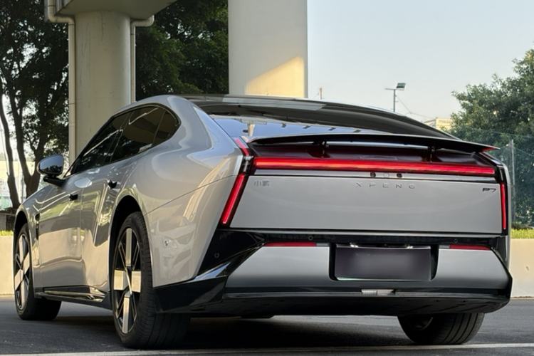 Used XPeng P7 2025 Model—750 All-Wheel-Drive High-Performance Ultra Exterior 3