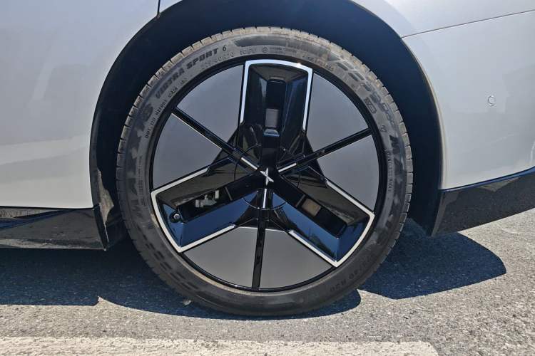 Used XPeng P7 2025 Model—820 Ultra Long Range Ultra Exterior 4