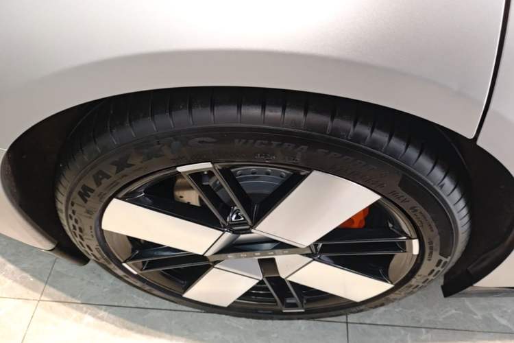 Used XPeng P7 2025 Model—750 All-Wheel-Drive Pengyi Ultra Exterior 5