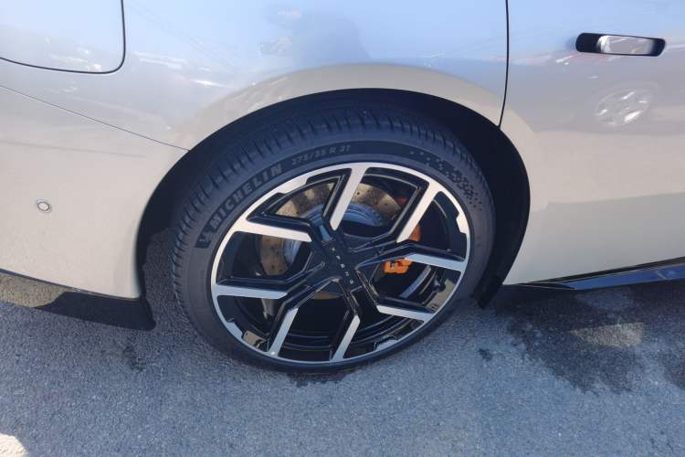 Used XPeng P7 2025 Model—750 All-Wheel-Drive High-Performance Ultra Exterior 5