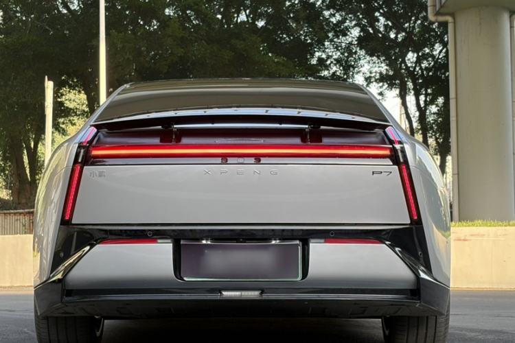 Used XPeng P7 2025 Model—750 All-Wheel-Drive High-Performance Ultra Exterior 5