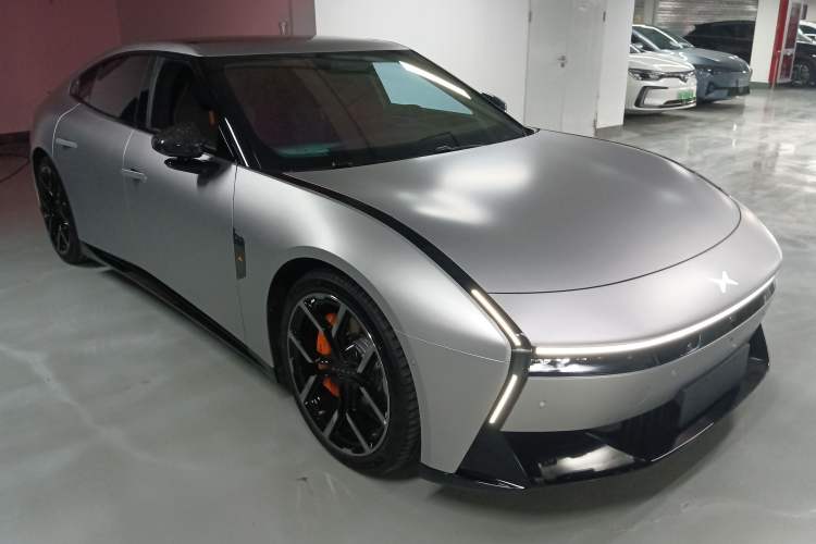 Used XPeng P7 2025 Model—750 All-Wheel-Drive Pengyi Ultra Front Right 45 Deg