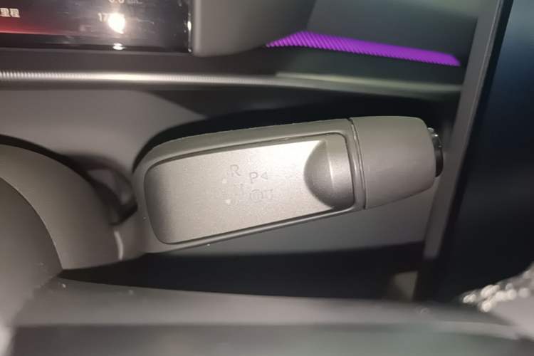 Used XPeng P7 2025 Model—820 Ultra Long Range Ultra Gear Lever