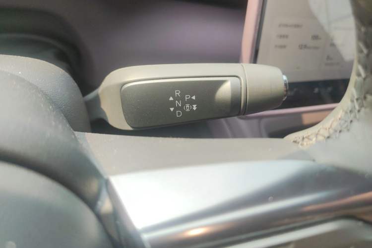 Used XPeng P7 2025 Model—820 Ultra Long Range Ultra Gear Lever
