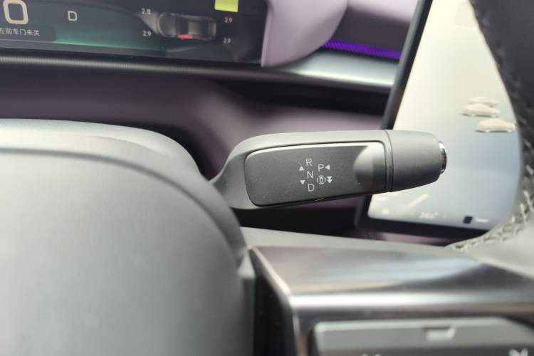 Used XPeng P7 2025 Model—702 Long Range Ultra Gear Lever