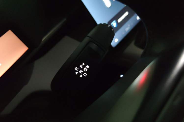 Used XPeng P7 2025 Model—702 Long Range Ultra Gear Lever