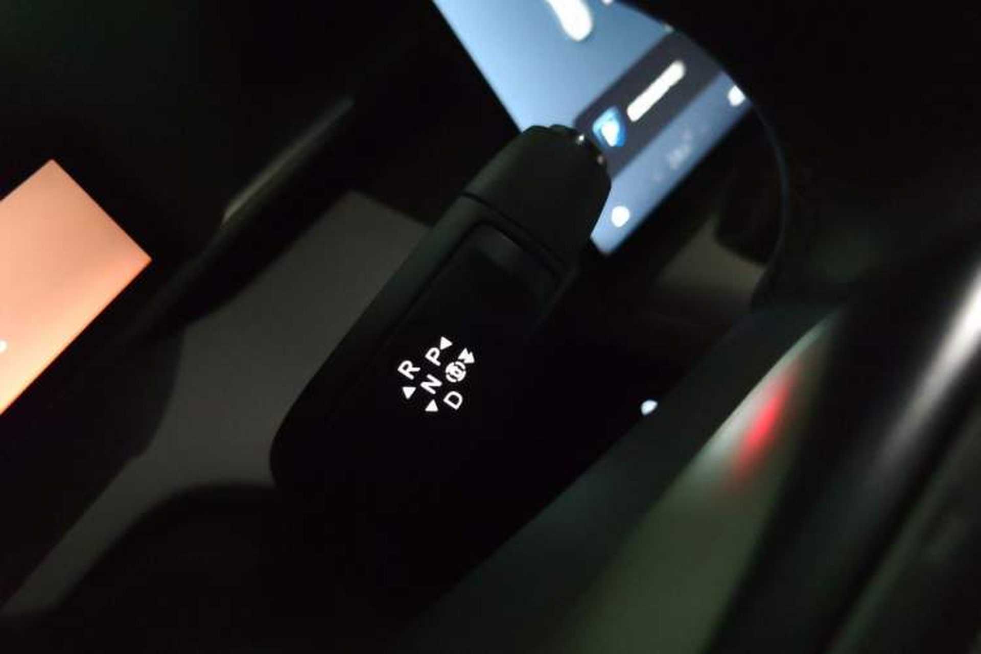 Used XPeng P7 2025 Model—702 Long Range Ultra Gear Lever