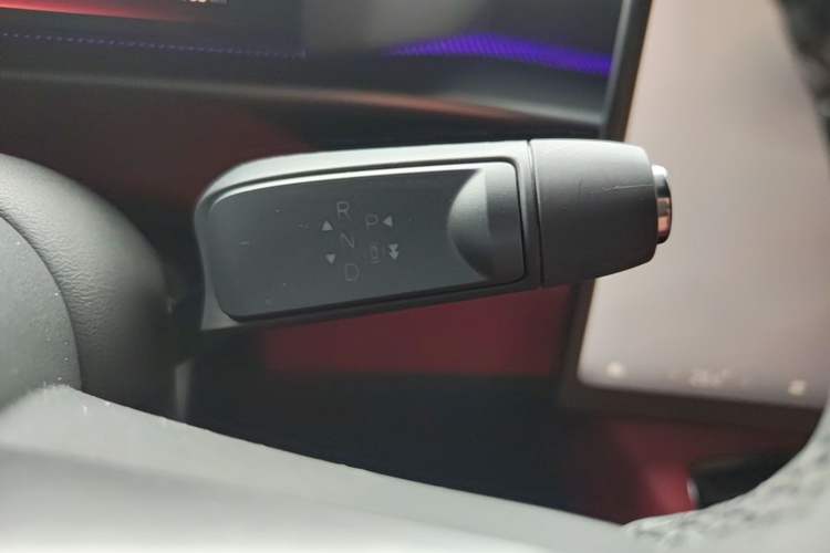 Used XPeng P7 2025 Model—702 Long Range Ultra Gear Lever