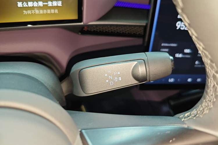 Used XPeng P7 2025 Model—702 Long Range Ultra Gear Lever