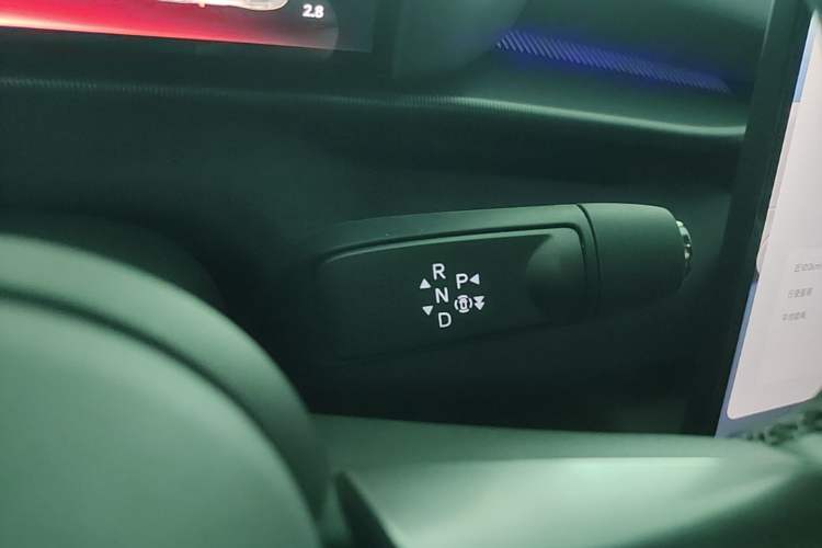 Used XPeng P7 2025 Model—702 Long Range Ultra Gear Lever