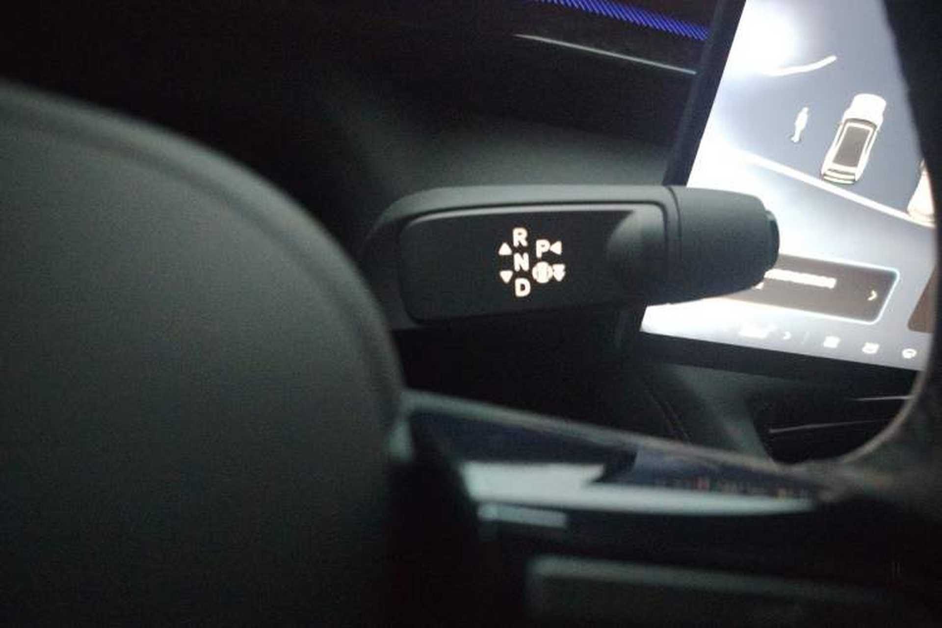 Used XPeng P7 2025 Model—750 All-Wheel-Drive Pengyi Ultra Gear Lever