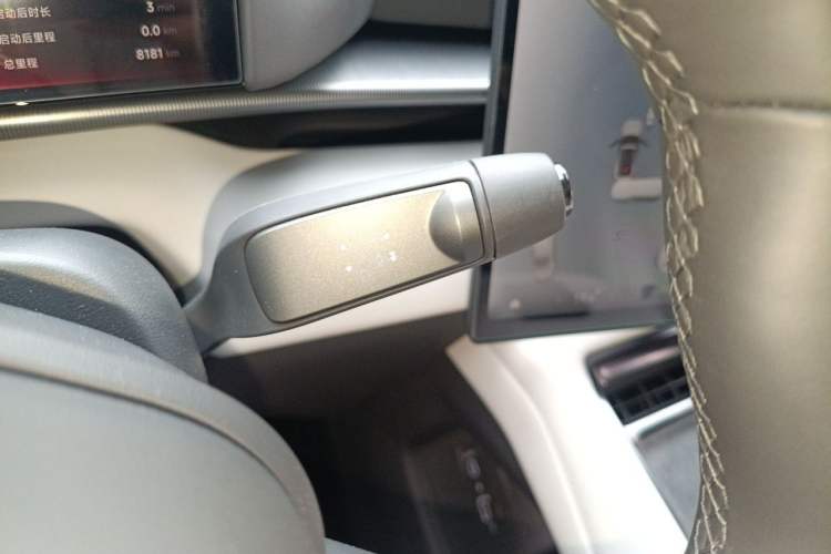 Used XPeng P7 2025 Model—702 Long Range Ultra Gear Lever