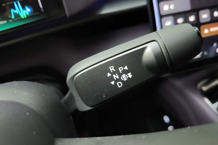 Used XPeng P7 2025 Model—820 Ultra Long Range Ultra Gear Lever