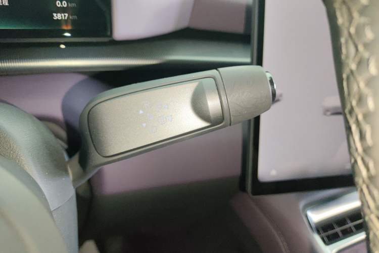 Used XPeng P7 2025 Model—702 Long Range Ultra Gear Lever
