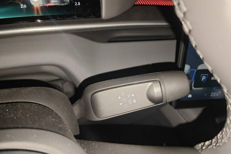 Used XPeng P7 2025 Model—702 Long Range Ultra Gear Lever