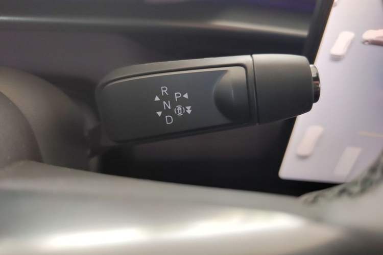 Used XPeng P7 2025 Model—702 Long Range Ultra Gear Lever