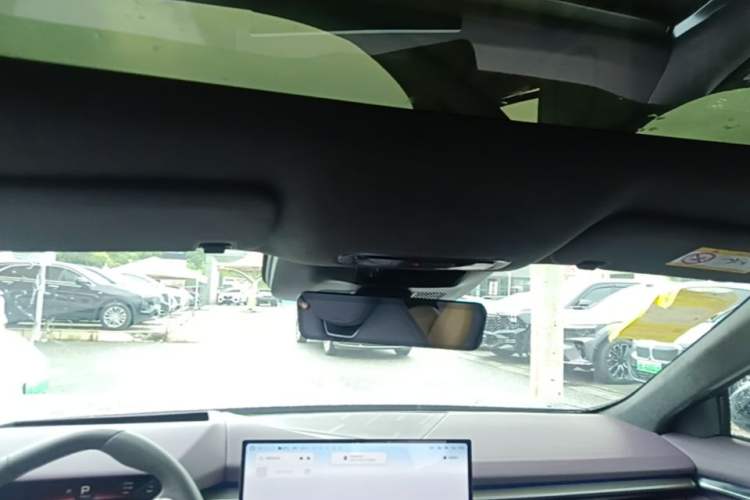 Used XPeng P7 2025 Model—750 All-Wheel-Drive High-Performance Ultra Headliner