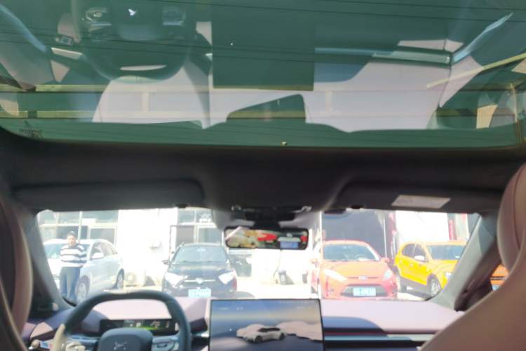 Used XPeng P7 2025 Model—750 All-Wheel-Drive High-Performance Ultra Headliner