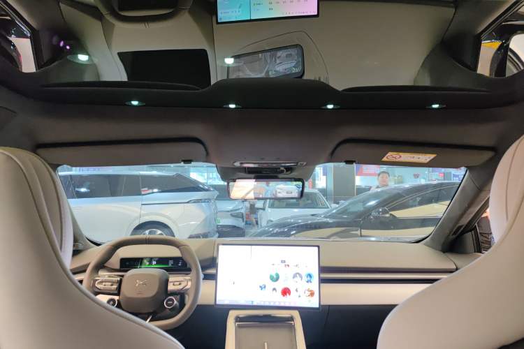 Used XPeng P7 2025 Model—750 All-Wheel-Drive High-Performance Ultra Headliner