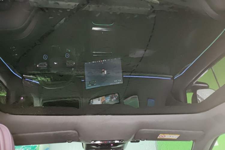 Used XPeng P7 2025 Model—750 All-Wheel-Drive High-Performance Ultra Headliner