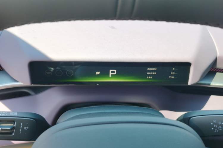 Used XPeng P7 2025 Model—750 All-Wheel-Drive High-Performance Ultra Instrument Cluster