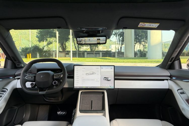 Used XPeng P7 2025 Model—750 All-Wheel-Drive High-Performance Ultra Interior 2