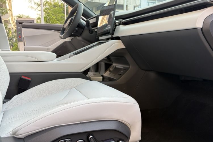Used XPeng P7 2025 Model—750 All-Wheel-Drive High-Performance Ultra Interior 3