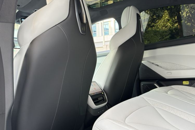 Used XPeng P7 2025 Model—750 All-Wheel-Drive High-Performance Ultra Interior 5