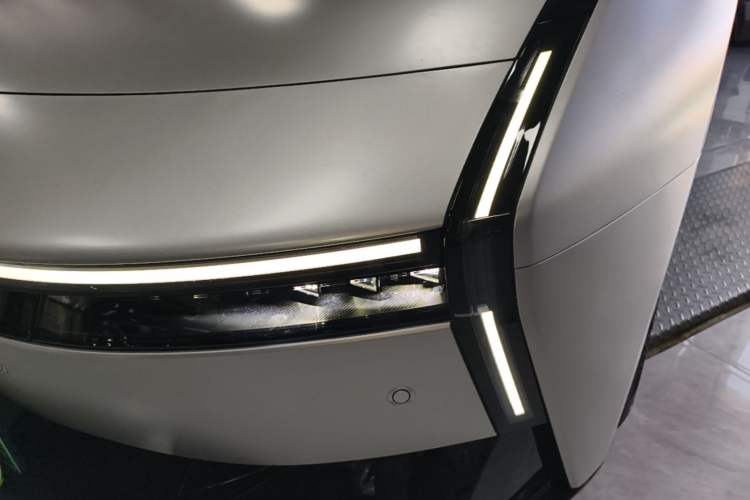 Used XPeng P7 2025 Model—750 All-Wheel-Drive Pengyi Ultra Left Front Headlight