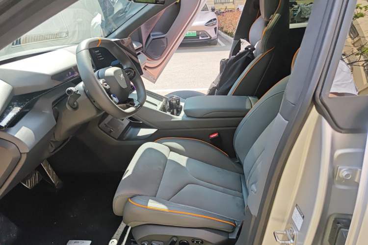 Used XPeng P7 2025 Model—750 All-Wheel-Drive Pengyi Ultra Left Front Seat