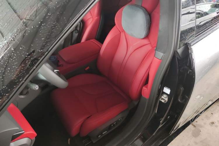 Used XPeng P7 2025 Model—702 Long Range Ultra Left Front Seat