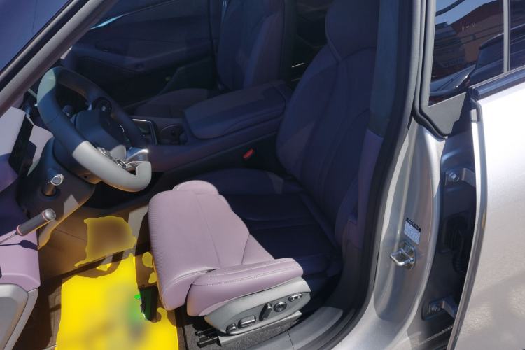 Used XPeng P7 2025 Model—750 All-Wheel-Drive High-Performance Ultra Left Front Seat