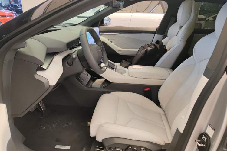Used XPeng P7 2025 Model—750 All-Wheel-Drive High-Performance Ultra Left Front Seat