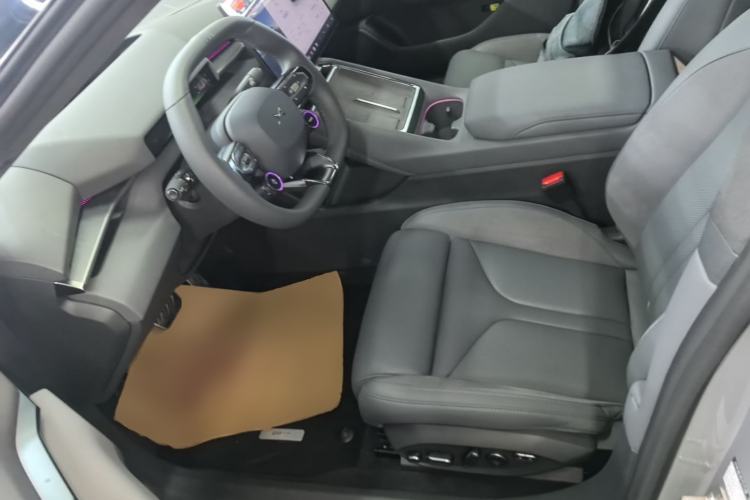 Used XPeng P7 2025 Model—750 All-Wheel-Drive High-Performance Ultra Left Front Seat