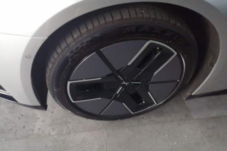 Used XPeng P7 2025 Model 702 Max Left Front Wheel Hub
