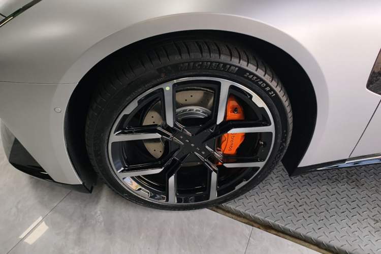 Used XPeng P7 2025 Model—750 All-Wheel-Drive Pengyi Ultra Left Front Wheel Hub