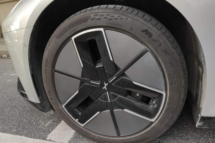 Used XPeng P7 2025 Model—820 Ultra Long Range Ultra Left Front Wheel Hub
