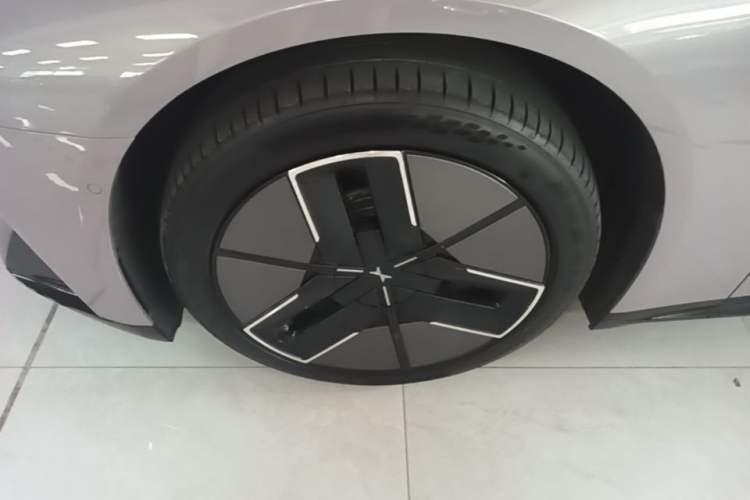 Used XPeng P7 2025 Model—702 Long Range Ultra Left Front Wheel Hub