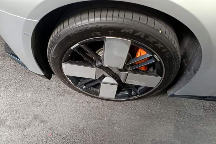 Used XPeng P7 2025 Model—820 Ultra Long Range Ultra Left Front Wheel Hub