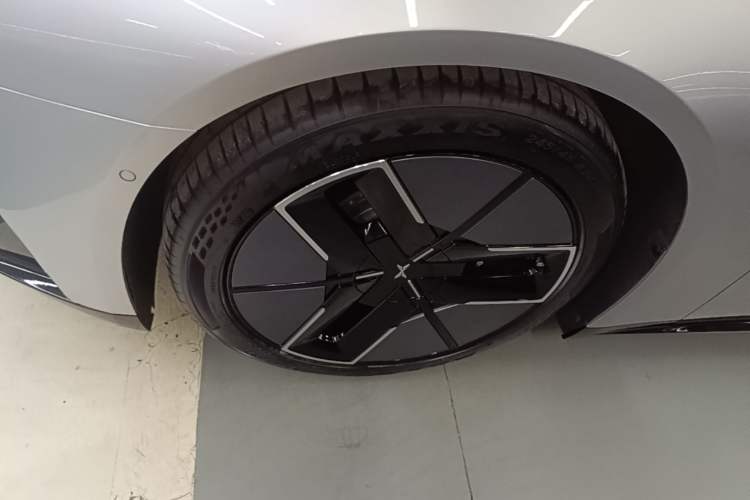 Used XPeng P7 2025 Model—820 Ultra Long Range Ultra Left Front Wheel Hub