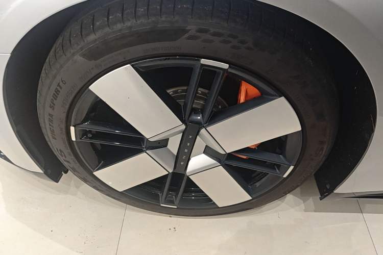 Used XPeng P7 2025 Model—820 Ultra Long Range Ultra Left Front Wheel Hub